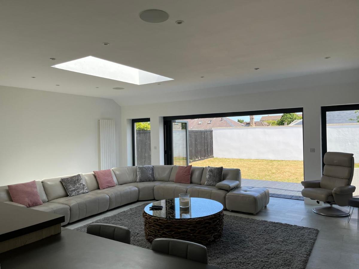 Perfect 4 Bedroom 2 Bathroom Ferienhaus *